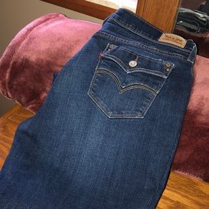 Women’s Levis straight leg